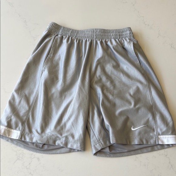 Nike Men's Gray Athletic Shorts Size Medium - Picture 1 of 4